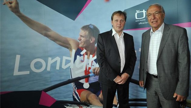 Generální ředitel ČT Petr Dvořák (vlevo) a předseda ČOV Milan Jirásek při představení projektu vysílání ČT z her v Londýně. Generální ředitel ČT Petr Dvořák (vlevo) a předseda ČOV Milan Jirásek při představení projektu vysílání ČT z her v Londýně.