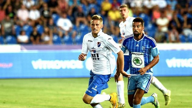 Zleva Filip Kaša z Baníku a Milan Baroš z Mladé Boleslavi. Zleva Filip Kaša z Baníku a Milan Baroš z Mladé Boleslavi.