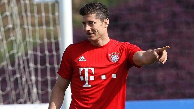 Polský útočník Robert Lewandowski nemíní z Bayernu odejít. Polský útočník Robert Lewandowski nemíní z Bayernu odejít.