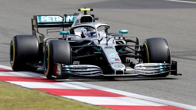 Valtteri Bottas během kvalifikace v Číně. Valtteri Bottas během kvalifikace v Číně.