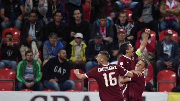 Útočník pražské Sparty David Lafata se raduje z branky do sítě Slavie. Útočník pražské Sparty David Lafata se raduje z branky do sítě Slavie.