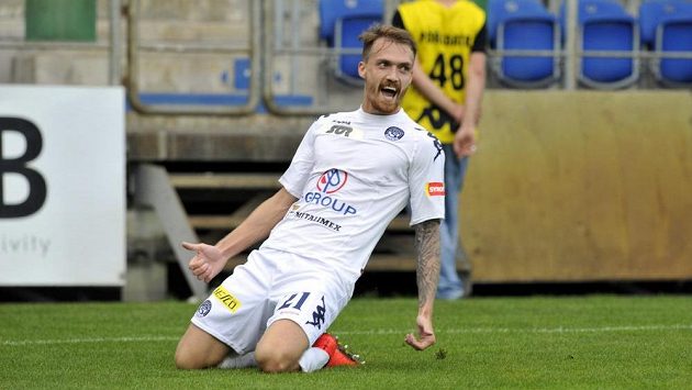 Útočník Milan Kerbr ze Slovácka se raduje z gólu proti Dukle. Útočník Milan Kerbr ze Slovácka se raduje z gólu proti Dukle.