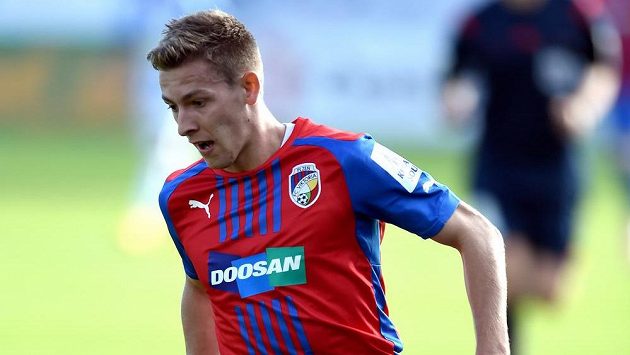 Plzeňský záložník Patrik Hrošovský během utkání 11. kola Synot ligy v Mladé Boleslavi. Plzeňský záložník Patrik Hrošovský během utkání 11. kola Synot ligy v Mladé Boleslavi.