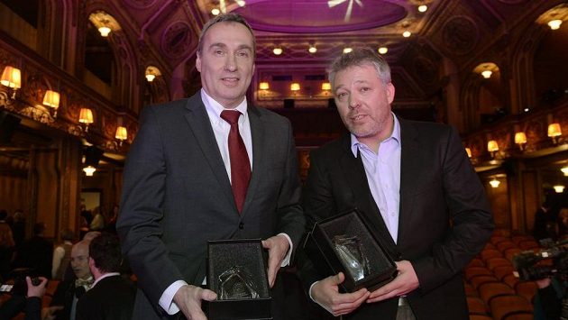 Lyžařský kouč olympijské vítězky Ester Ledecké Tomáš Bank (vpravo) získal ocenění pro trenéra roku v kategorii individuálních sportů, v kategorii kolektivních sportů zvítězil trenér mužské basketbalové reprezentace Ronen Ginzburg. Lyžařský kouč olympijské vítězky Ester Ledecké Tomáš Bank (vpravo) získal ocenění pro trenéra roku v kategorii individuálních sportů, v kategorii kolektivních sportů zvítězil trenér mužské basketbalové reprezentace Ronen Ginzburg.