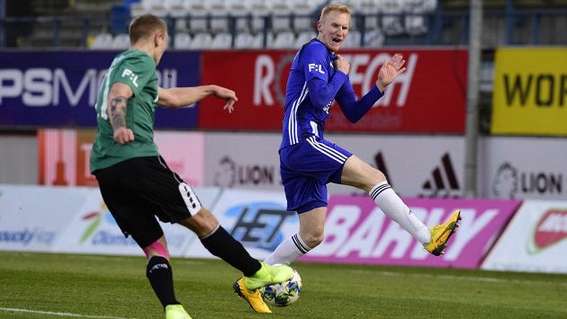 Zleva Jan Matoušek z Jablonce a Václav Jemelka z Olomouce. Zleva Jan Matoušek z Jablonce a Václav Jemelka z Olomouce.