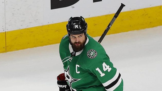 Kapitán hokejistů Dallasu Jamie Benn ve čtvrtém utání semifinále NHL proti Vegas. Kapitán hokejistů Dallasu Jamie Benn ve čtvrtém utání semifinále NHL proti Vegas.