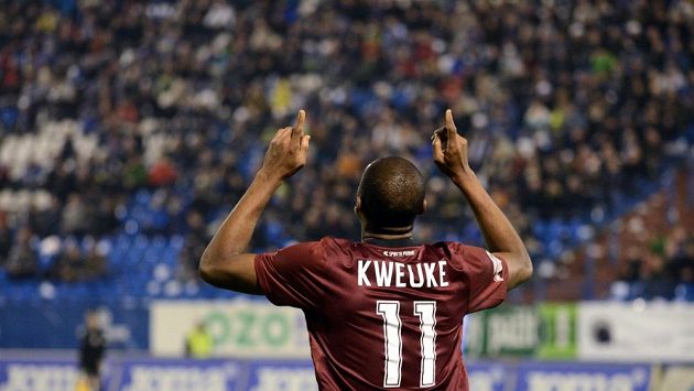 Léonard Kweuke se raduje z gólu proti Ostravě. Léonard Kweuke se raduje z gólu proti Ostravě.
