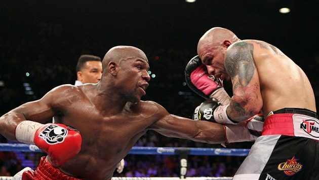 Boxerský mistr světa Floyd Mayweather (vlevo) v době své největší slávy Boxerský mistr světa Floyd Mayweather (vlevo) v době své největší slávy