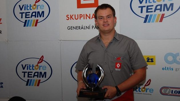 Adam Lacko s trofejí za 3. místo v ME tahačů Adam Lacko s trofejí za 3. místo v ME tahačů