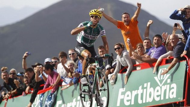 Antonio Piedra protíná vítězoslavně cíl 15. etapy Vuelty. Antonio Piedra protíná vítězoslavně cíl 15. etapy Vuelty.