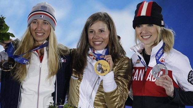 Olympijské medailistky ze snowboardkrosu. Zleva bronzová Chloe Trespeuchová z Francie, zlatá Eva Samková a stříbrná Dominique Maltaisová z Kanady. Olympijské medailistky ze snowboardkrosu. Zleva bronzová Chloe Trespeuchová z Francie, zlatá Eva Samková a stříbrná Dominique Maltaisová z Kanady.