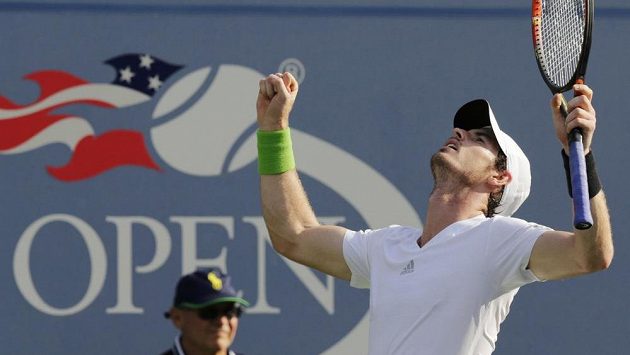 Brit Andy Murray se raduje z postupu do čtvrtfinále US Open. Brit Andy Murray se raduje z postupu do čtvrtfinále US Open.