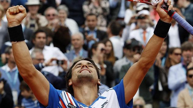 David Ferrer se raduje, ve čtvrtfinále turnaje v Monte Carlu vyřadil světovou jedničku a hlavního favorita Rafaela Nadala. David Ferrer se raduje, ve čtvrtfinále turnaje v Monte Carlu vyřadil světovou jedničku a hlavního favorita Rafaela Nadala.