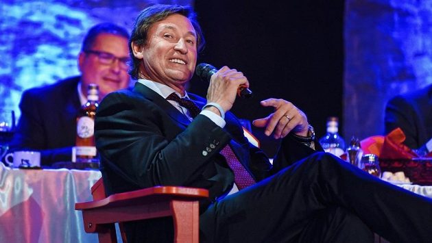 Legendární hokejista Wayne Gretzky už sice dávno nehraje, teď ale vzpomínky na něj ožívají. Na scéně je totiž jeho "skoro" jmenovec Greckij Legendární hokejista Wayne Gretzky už sice dávno nehraje, teď ale vzpomínky na něj ožívají. Na scéně je totiž jeho "skoro" jmenovec Greckij