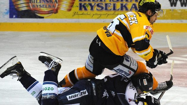 Nahoře litvínovský Michal Trávníček, dole Tomáš Malec z Vítkovic. Nahoře litvínovský Michal Trávníček, dole Tomáš Malec z Vítkovic.