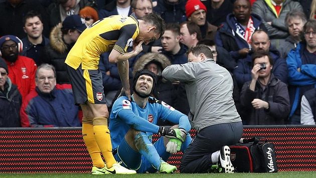 Petr Čech má problém, musel si přivolat během uktání lékaře, nakonec zápas proti West Bromwichi nedochytal. Petr Čech má problém, musel si přivolat během uktání lékaře, nakonec zápas proti West Bromwichi nedochytal.