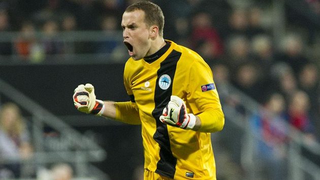 Liberecký brankář Lukáš Hroššo (na snímku) se raduje, Jevgen Budnik právě vyrovnal v Alkmaaru na 1:1. Liberecký brankář Lukáš Hroššo (na snímku) se raduje, Jevgen Budnik právě vyrovnal v Alkmaaru na 1:1.
