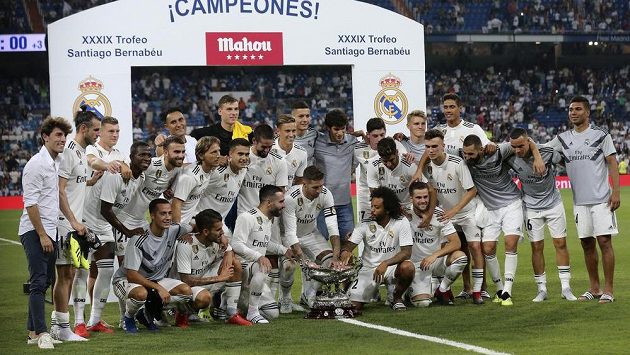 Hráči Realu po vítězství v Santiago Bernabéu trophy. Hráči Realu po vítězství v Santiago Bernabéu trophy.