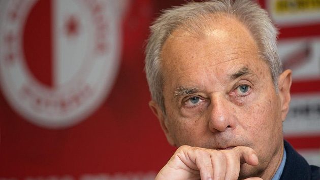 S novým prezidentem Slavie Jiřím Šimáněm vyhlíží fanoušci sešívaných lepší časy. S novým prezidentem Slavie Jiřím Šimáněm vyhlíží fanoušci sešívaných lepší časy.