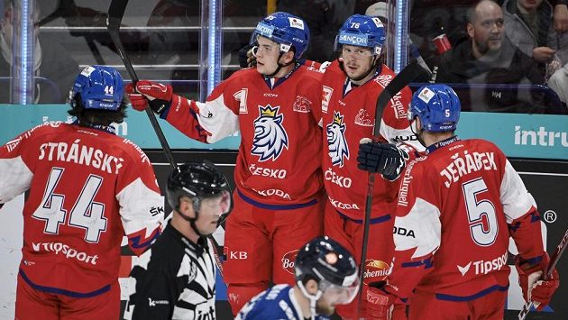 HOCKEY ONLINE: Czechs will play with Russia at Karjala for first points and third place