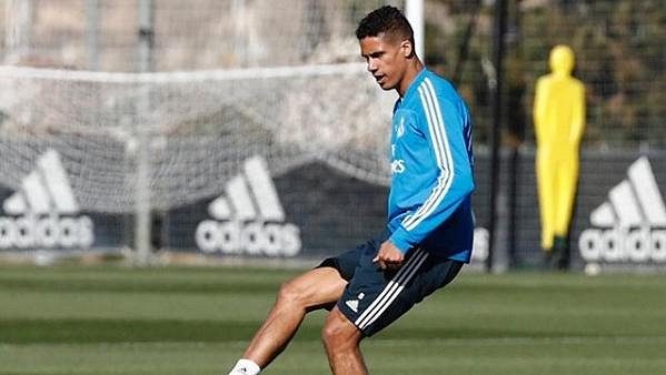 Fotbalový mistr světa Raphaël Varane odchází z Realu Madrid do Manchesteru United. Fotbalový mistr světa Raphaël Varane odchází z Realu Madrid do Manchesteru United.
