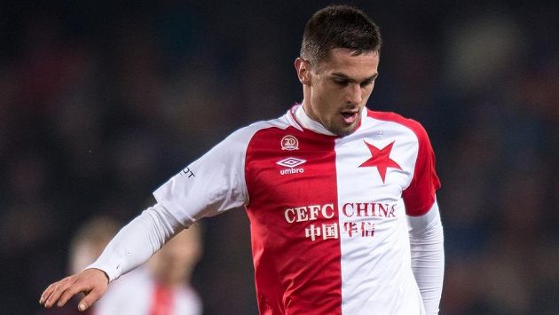 Záložník Slavie Miljan Vukadinovič během derby na Spartě. Záložník Slavie Miljan Vukadinovič během derby na Spartě.