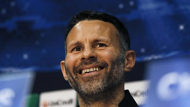 Dočasný trenér a aktivní hráč Manchesteru United Ryan Giggs. Dočasný trenér a aktivní hráč Manchesteru United Ryan Giggs.