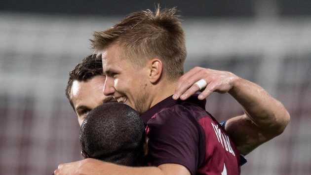 Martin Frýdek se raduje ze vstřeleného gólu. Martin Frýdek se raduje ze vstřeleného gólu.