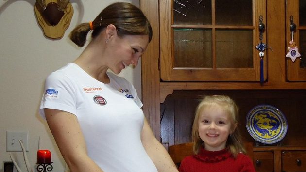 S balením pomáhá i čtyřletá Julinka. S balením pomáhá i čtyřletá Julinka.