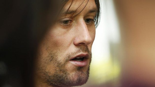 Tomáš Rosický v nové sezóně za Arsenal příliš nenastupuje. Tomáš Rosický v nové sezóně za Arsenal příliš nenastupuje.