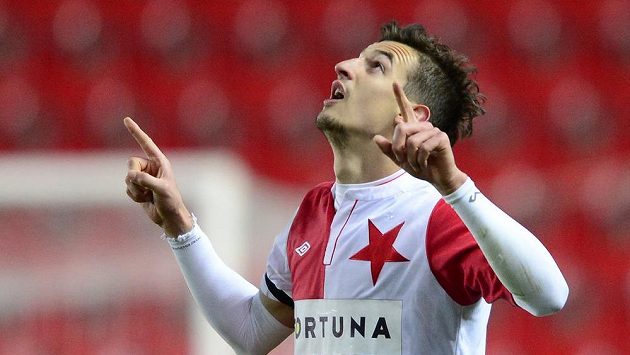 Autor gólu Slavie proti Bohemians Praha 1905 Vukadin Vukadinovič se raduje. Krátce poté byl ale vyloučen. Autor gólu Slavie proti Bohemians Praha 1905 Vukadin Vukadinovič se raduje. Krátce poté byl ale vyloučen.