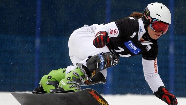 Snowboardistka Ester Ledecká během paralelního obřího slalomu ve slovinské Rogle. Snowboardistka Ester Ledecká během paralelního obřího slalomu ve slovinské Rogle.