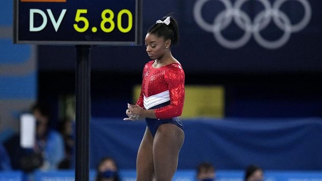 Simone Bilesová, největší hvězda gymnastiky, kterou na OH v Tokiu sužují psychické problémy. Simone Bilesová, největší hvězda gymnastiky, kterou na OH v Tokiu sužují psychické problémy.