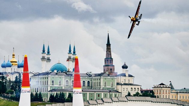 Martin Šonka si v kvalifikaci na druhý závod světového šampionátu Red Bull Air Race v Kazani doletěl pro druhé místo. Martin Šonka si v kvalifikaci na druhý závod světového šampionátu Red Bull Air Race v Kazani doletěl pro druhé místo.