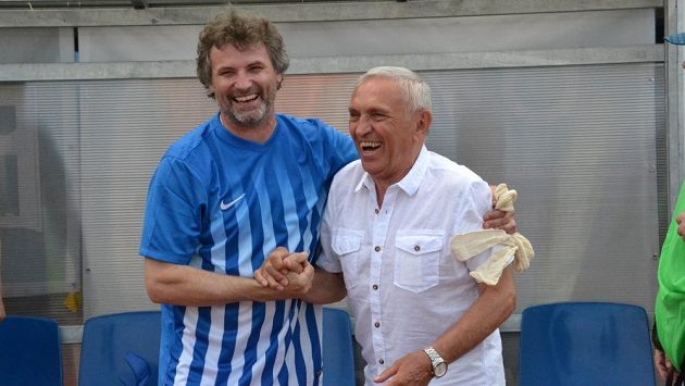 Jiří Běleš (vlevo) a tehdejší předseda klubu TJ Vítkovice Dalibor Rataj. Jiří Běleš (vlevo) a tehdejší předseda klubu TJ Vítkovice Dalibor Rataj.