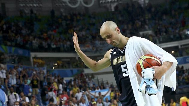 Argentinský basketbalista Manu Ginobili se loučí nejenom s olympijským turnajem, ale také s reprezentačním dresem. Argentinský basketbalista Manu Ginobili se loučí nejenom s olympijským turnajem, ale také s reprezentačním dresem.