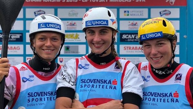 Gabriela Satková (uprostřed) s kolegyněmi Terezou Fišerovou (vpravo) a Amálií Hilgertovou. Gabriela Satková (uprostřed) s kolegyněmi Terezou Fišerovou (vpravo) a Amálií Hilgertovou.
