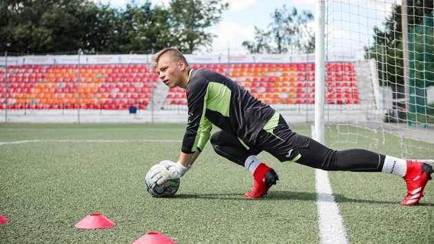 Mladého brankáře zasáhl na tréninku blesk. Skončil v nemocnici v péči lékařů. Mladého brankáře zasáhl na tréninku blesk. Skončil v nemocnici v péči lékařů.