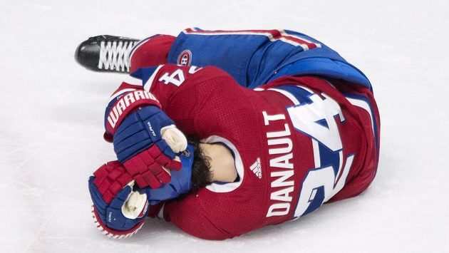 Hokejový útočník Phillip Danault z Montrealu, kterého v sobotním utkání NHL trefil pukem do hlavy obránce Bostonu Zdeno Chára, zůstal zraněný na ledě a nakonec skončil v nemocnici. Odtud už jej ale lékaři propustili. Hokejový útočník Phillip Danault z Montrealu, kterého v sobotním utkání NHL trefil pukem do hlavy obránce Bostonu Zdeno Chára, zůstal zraněný na ledě a nakonec skončil v nemocnici. Odtud už jej ale lékaři propustili.