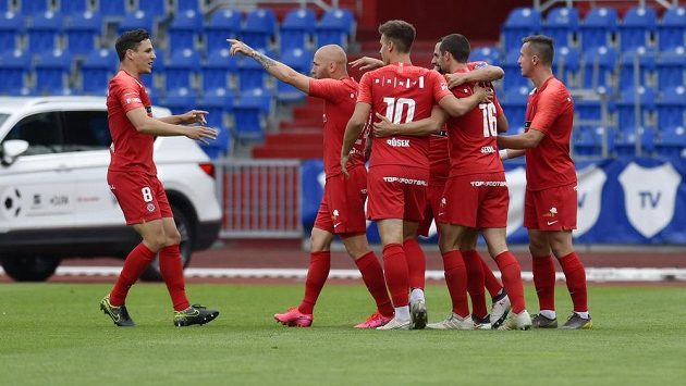 Fotbalisté Brna se radují z branky. Fotbalisté Brna se radují z branky.