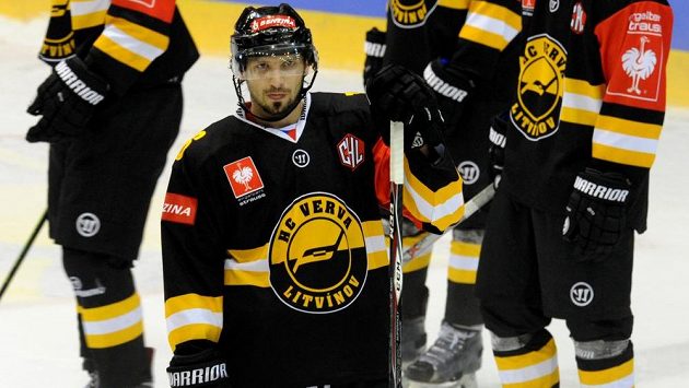 Litvínovský hrdina František Lukeš, který v prodloužení zajistil Vervě postup do osmifinále Ligy mistrů přes Vídeň Capitals. Litvínovský hrdina František Lukeš, který v prodloužení zajistil Vervě postup do osmifinále Ligy mistrů přes Vídeň Capitals.