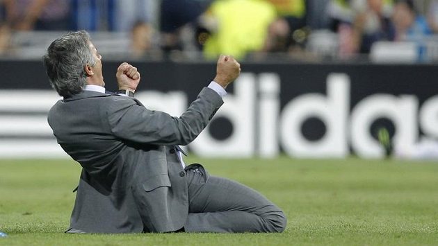 José Mourinho netouží nahradit Alexe Fergusona. José Mourinho netouží nahradit Alexe Fergusona.