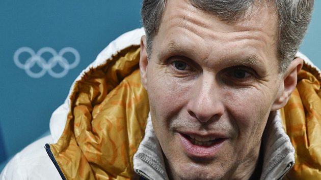 Předseda ČOV Jiří Kejval hovoří s novináři po svém zvolení členem Mezinárodního olympijského výboru. Padesátiletý funkcionář se stal sedmým českým či československým členem výboru. Předseda ČOV Jiří Kejval hovoří s novináři po svém zvolení členem Mezinárodního olympijského výboru. Padesátiletý funkcionář se stal sedmým českým či československým členem výboru.