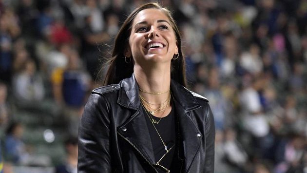 Americká fotbalistka Alex Morganová chce brzy po narození svého prvního potomka reprezentovat na OH v Tokiu. Americká fotbalistka Alex Morganová chce brzy po narození svého prvního potomka reprezentovat na OH v Tokiu.