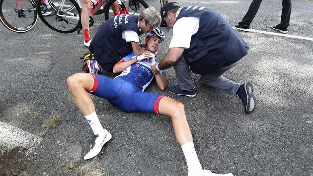 Nizozemský cyklista Niki Terpstra má po pádu v jedenácté etapě Tour de France zlomenou lopatku Nizozemský cyklista Niki Terpstra má po pádu v jedenácté etapě Tour de France zlomenou lopatku