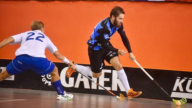 Mladoboleslavský florbalista Jan Natov (vpravo) na archivním snímku. Mladoboleslavský florbalista Jan Natov (vpravo) na archivním snímku.
