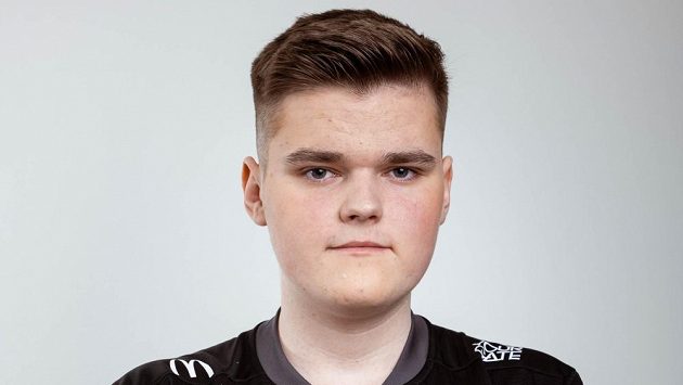 Hráč CS:GO z organizace Entropiq Filip "Ajtt" Dolenský. Hráč CS:GO z organizace Entropiq Filip "Ajtt" Dolenský.
