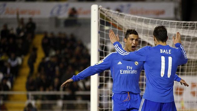 Hvězdy Realu Madrid Ronaldo s Balem oslavují gól do sítě Vallecana Hvězdy Realu Madrid Ronaldo s Balem oslavují gól do sítě Vallecana