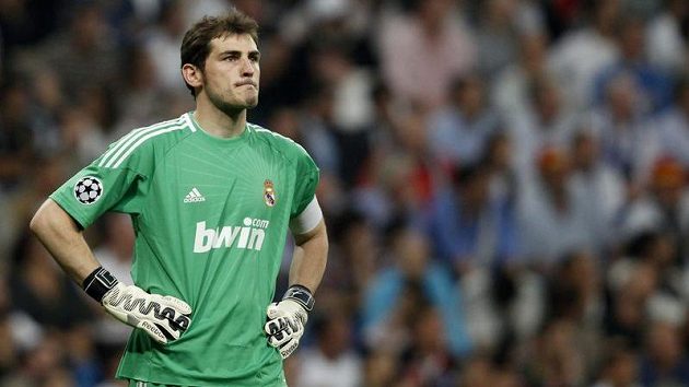 Brankář Realu Iker Casillas bude kapitánem Bílého baletu i nadále. Brankář Realu Iker Casillas bude kapitánem Bílého baletu i nadále.