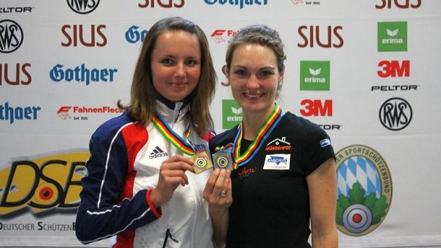 Kateřina Emmons (vpravo) a Adéla Sýkorová. Kateřina Emmons (vpravo) a Adéla Sýkorová.